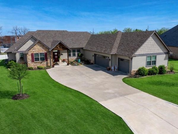 2727 Woodlawn Court, Shawnee, OK 74804