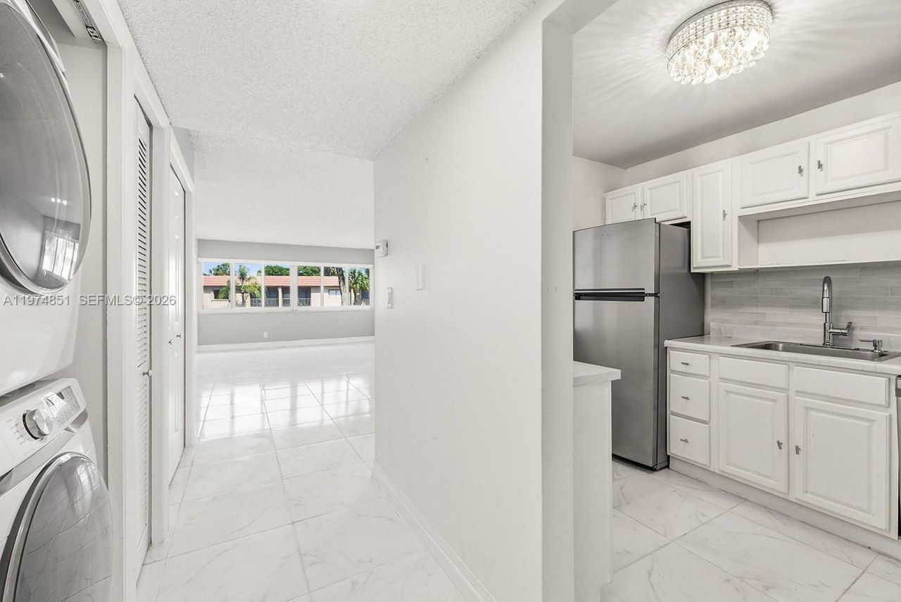 140 Lakeview Dr , Unit 203, Weston, FL 33326 Photo