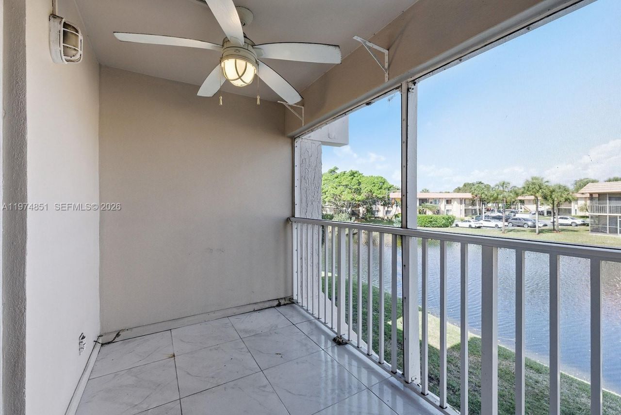 140 Lakeview Dr , Unit 203, Weston, FL 33326 Photo