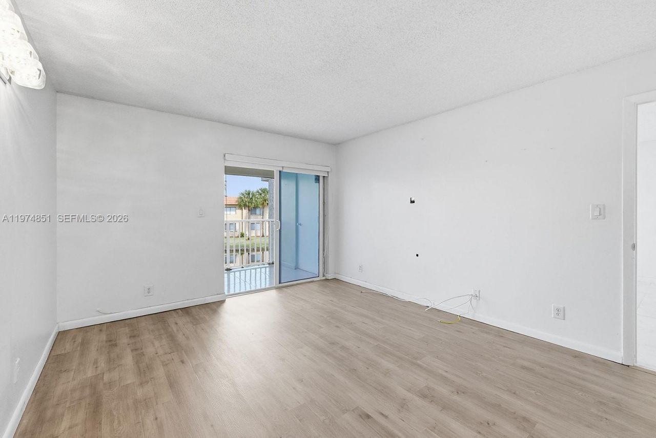140 Lakeview Dr , Unit 203, Weston, FL 33326 Photo