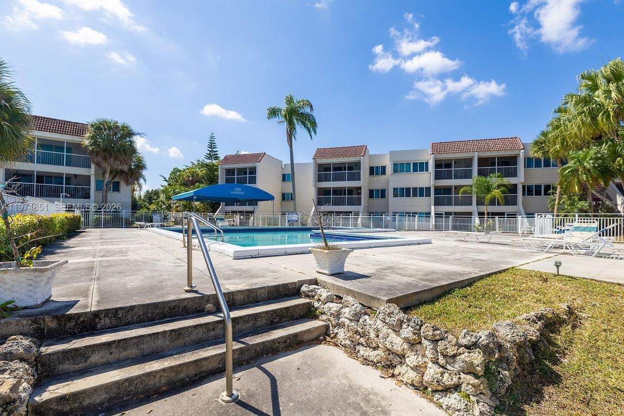 140 Lakeview Dr , Unit 203, Weston, FL 33326 Photo