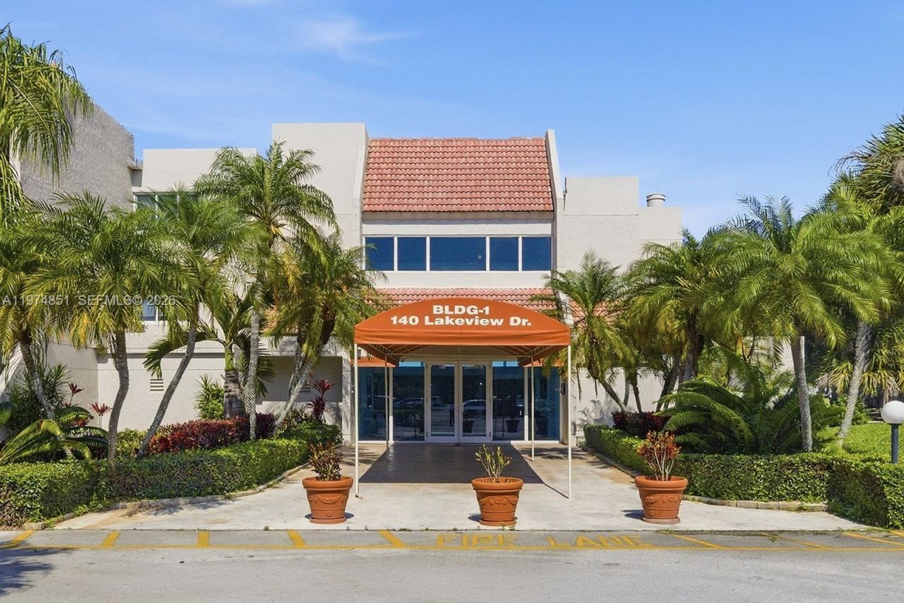 140 Lakeview Dr , Unit 203, Weston, FL 33326 Photo