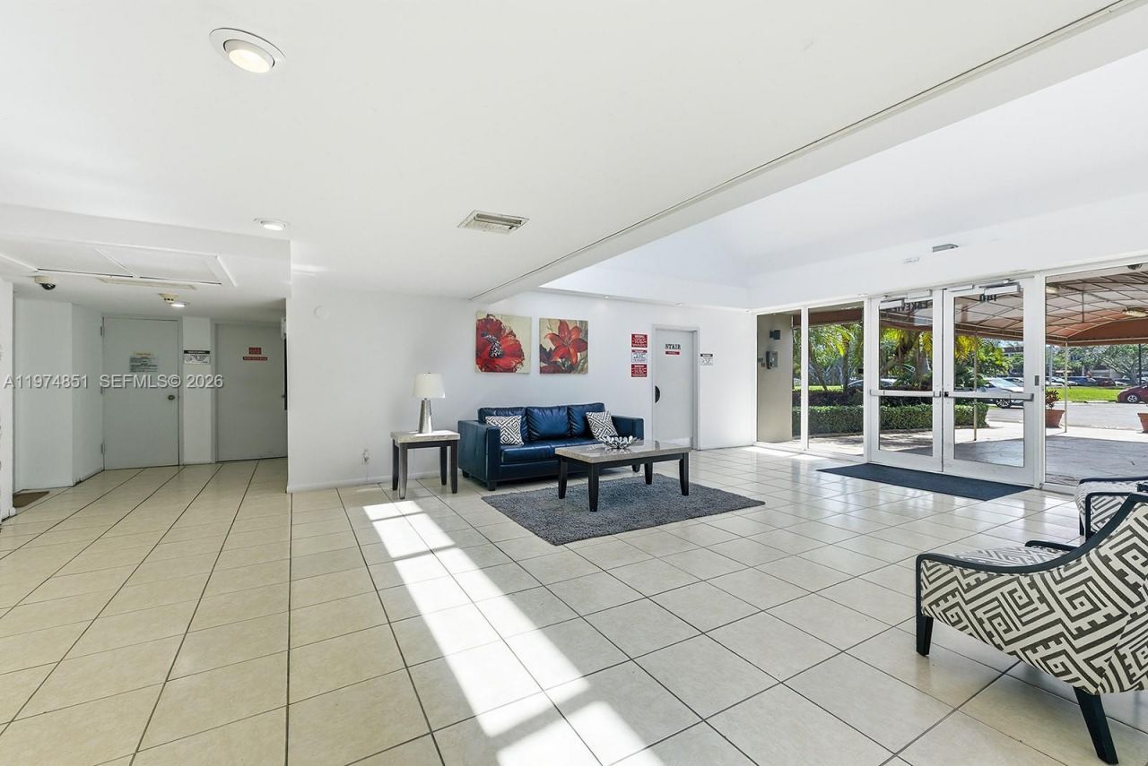 140 Lakeview Dr , Unit 203, Weston, FL 33326 Photo