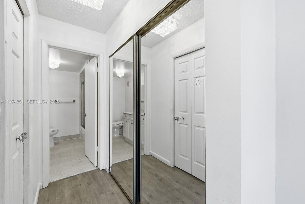 140 Lakeview Dr , Unit 203, Weston, FL 33326 Photo