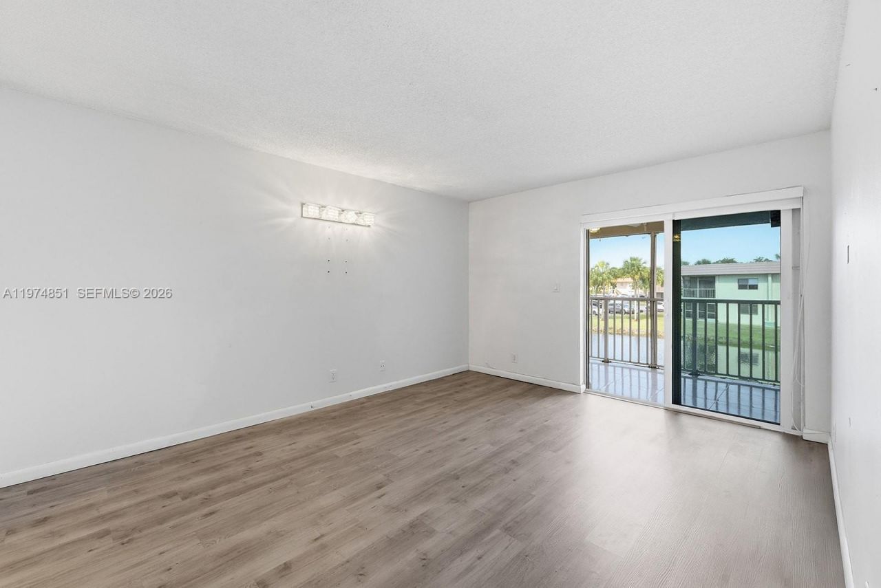 140 Lakeview Dr , Unit 203, Weston, FL 33326 Photo