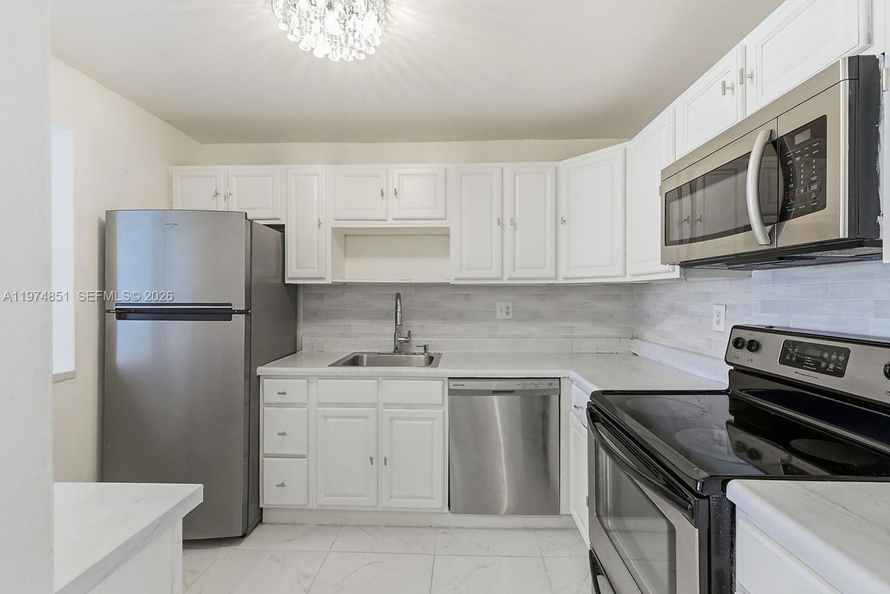 140 Lakeview Dr , Unit 203, Weston, FL 33326 Photo