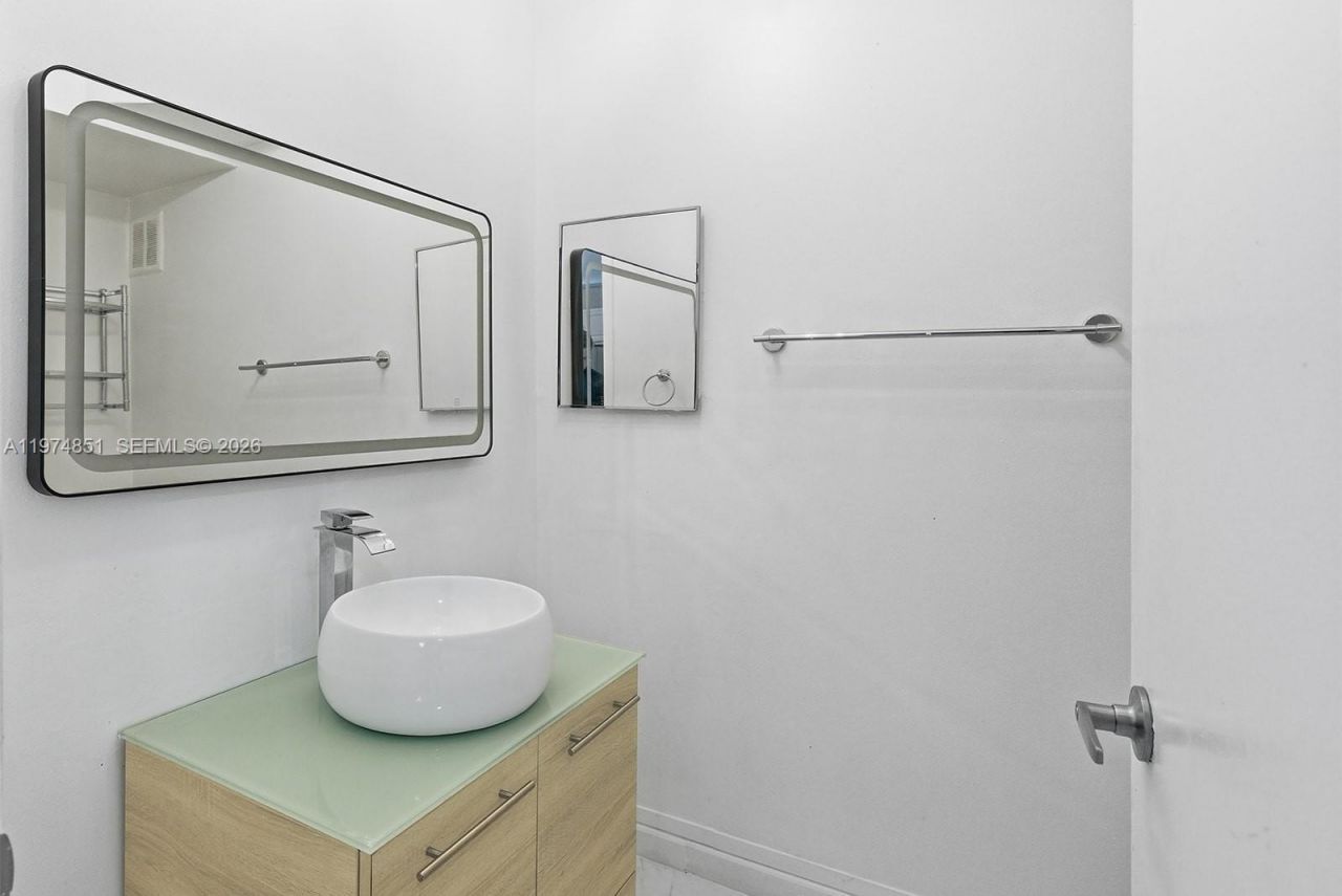 140 Lakeview Dr , Unit 203, Weston, FL 33326 Photo