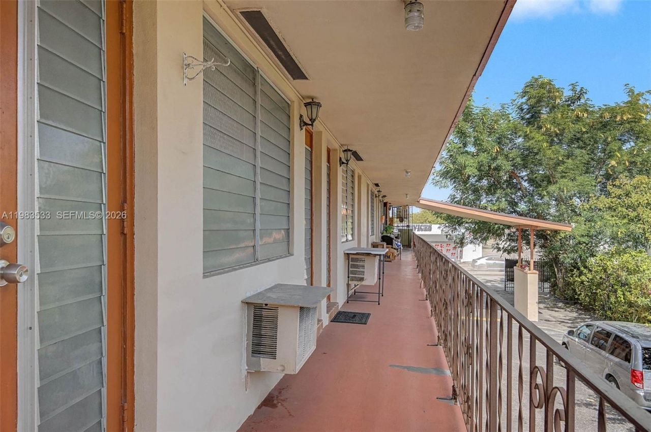 60 NW 79th St , Unit 10, Miami, FL 33150 Photo