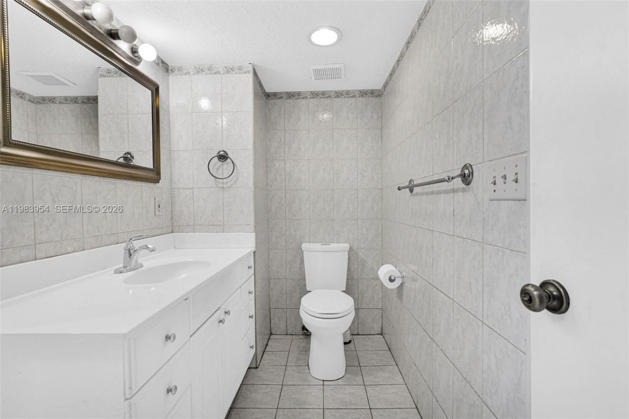 4560 Prairie Ave, Miami Beach, FL 33140 Photo