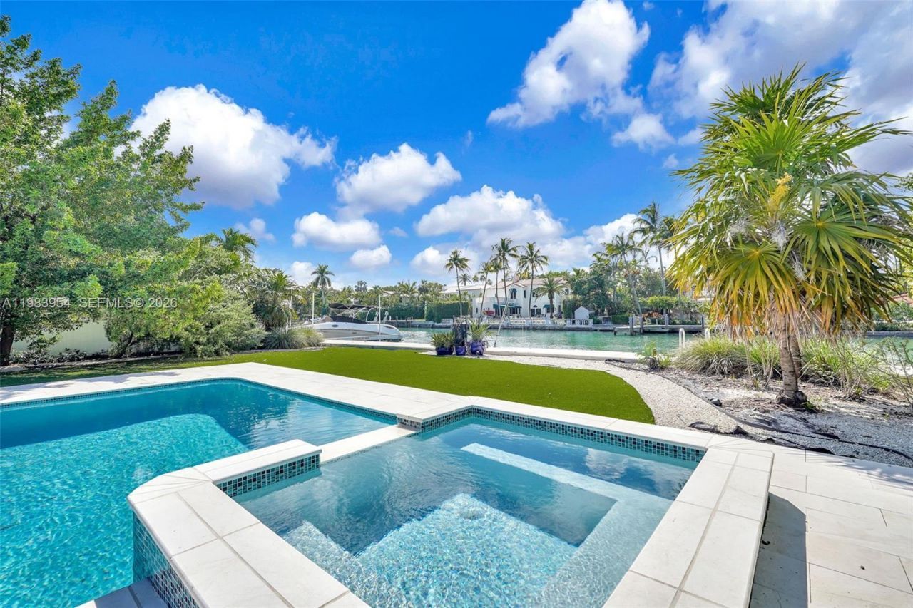 4560 Prairie Ave, Miami Beach, FL 33140 Photo