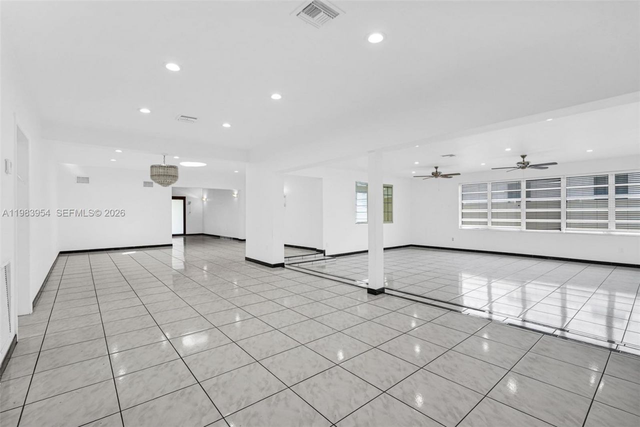 4560 Prairie Ave, Miami Beach, FL 33140 Photo