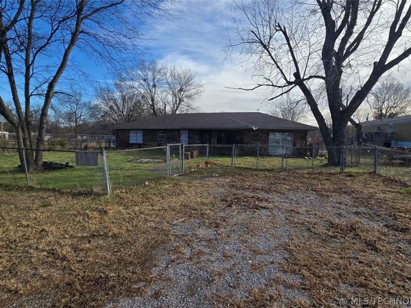 303 Chickasaw Street , Savanna, OK 74565