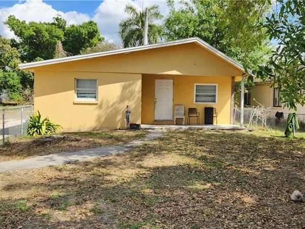 1423 Lura AVE, FORT MYERS, FL 33916