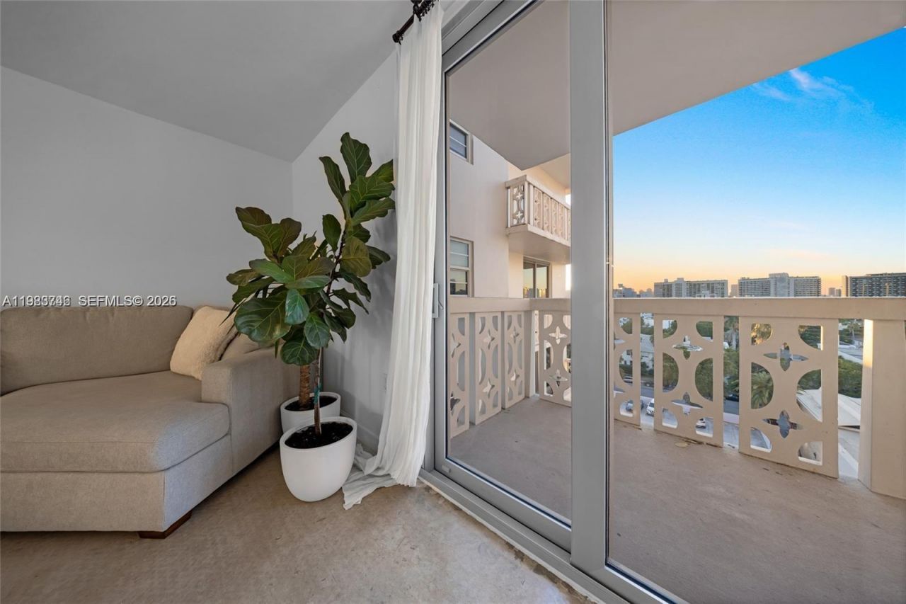 1020 Meridian Ave , Unit 816, Miami Beach, FL 33139 Photo