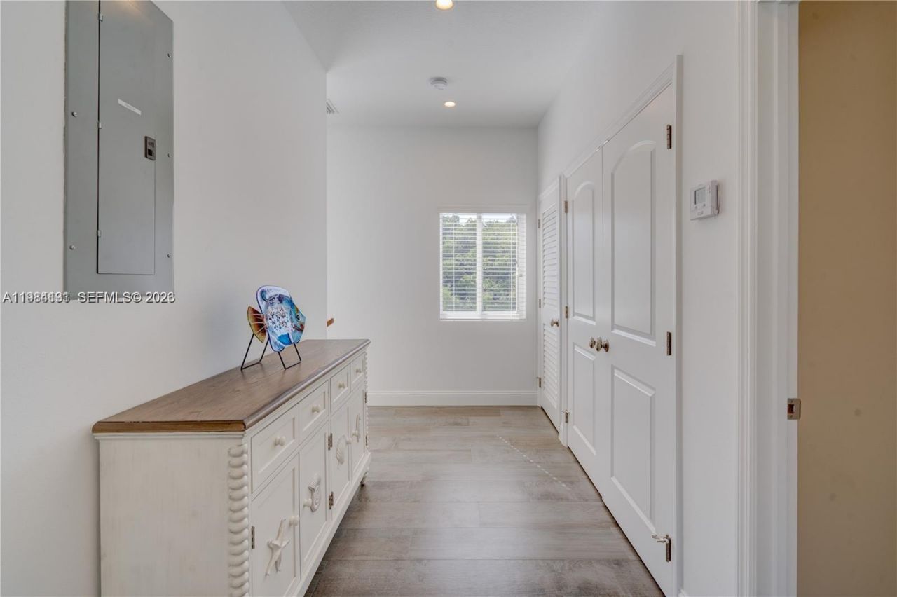 48 S Andros Rd , Key Largo, FL 33037 Photo