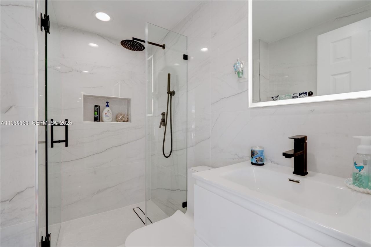 48 S Andros Rd , Key Largo, FL 33037 Photo