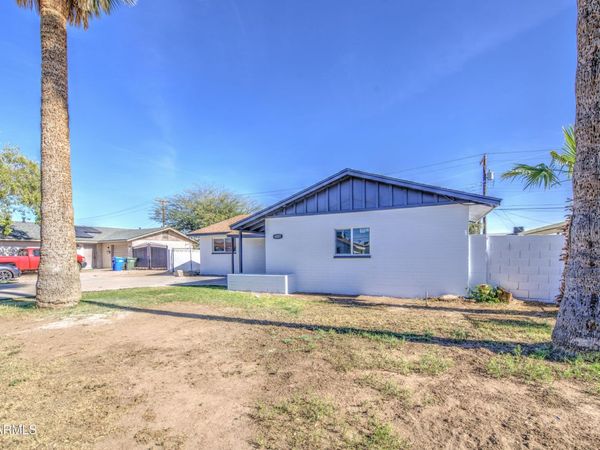 6001 W Pinchot Avenue, Phoenix, AZ 85033