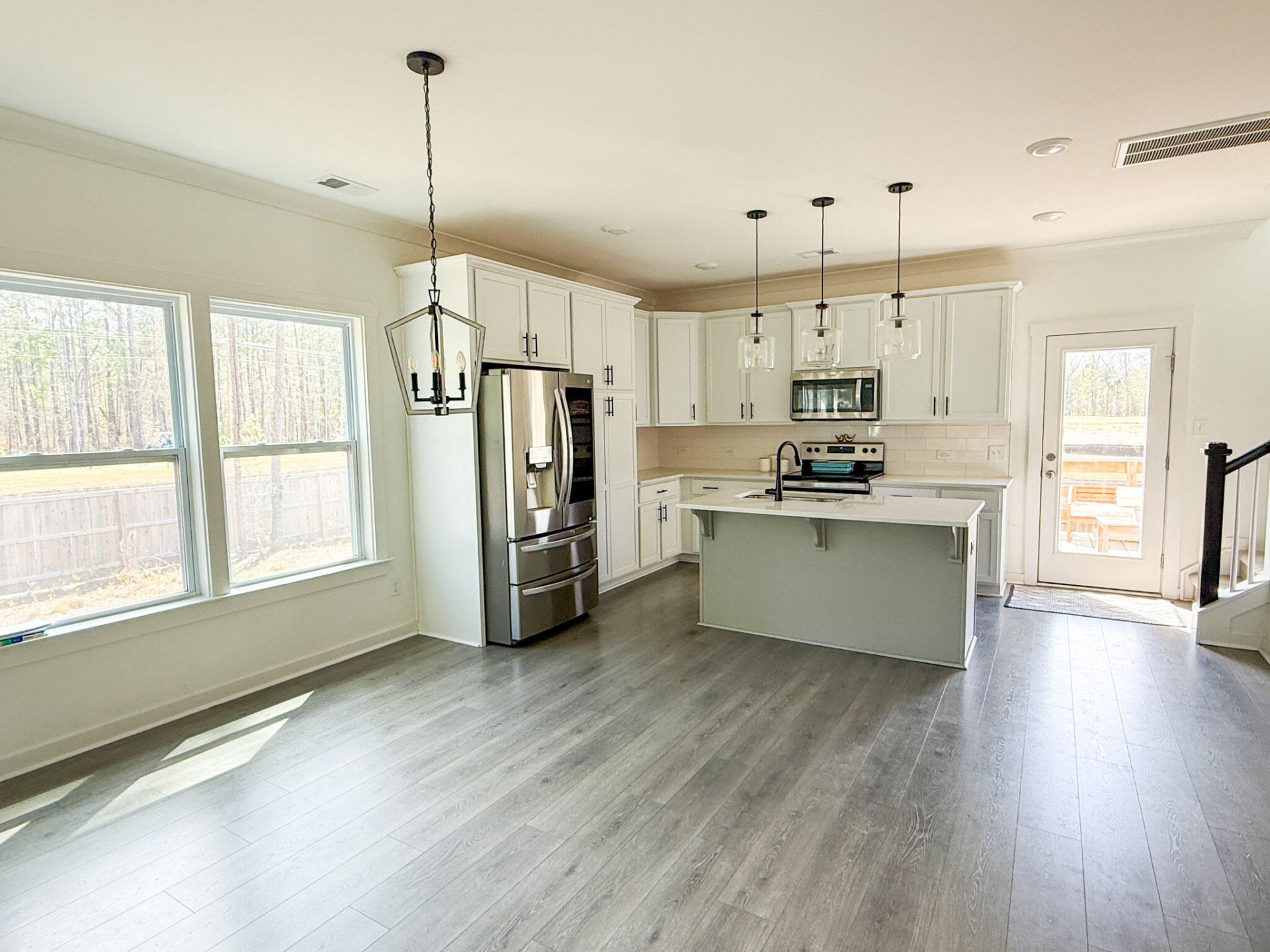 1003 British Drive Photo 4