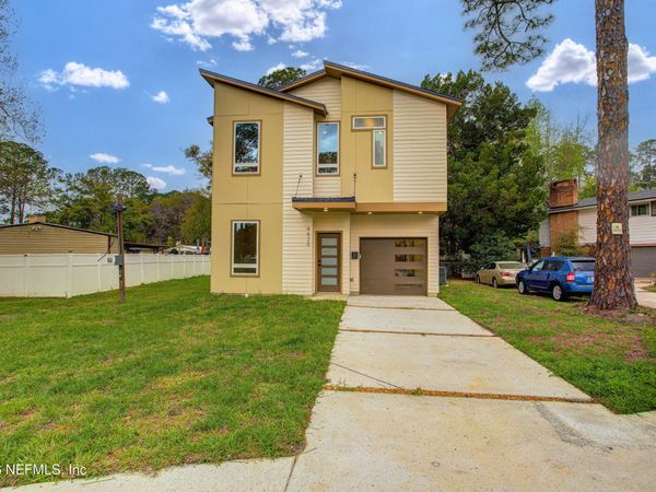 6620 GILLISLEE Drive W, Jacksonville, FL 32209