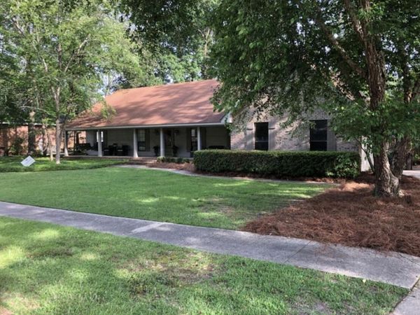 110 Linden, Hattiesburg, MS 39402