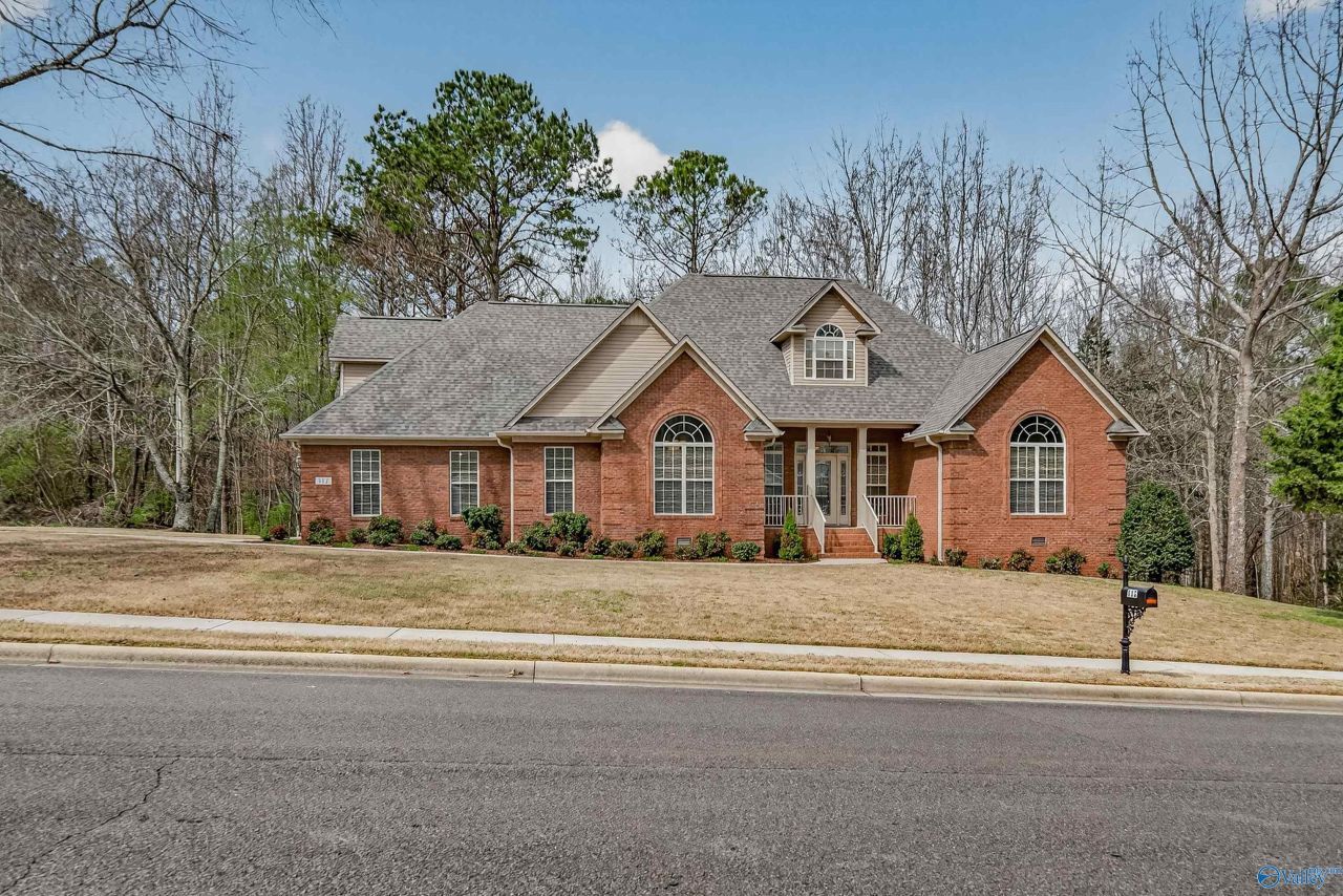 112 Southern Oaks Drive, Huntsville, AL 35811 Main Photo