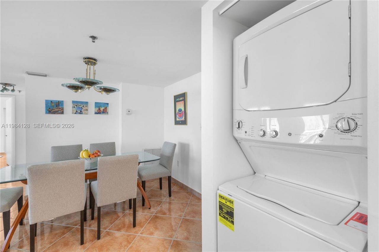 1621 Bay Rd, Unit 1202, Miami Beach, FL 33139 Photo