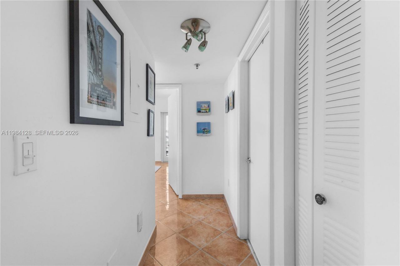 1621 Bay Rd, Unit 1202, Miami Beach, FL 33139 Photo