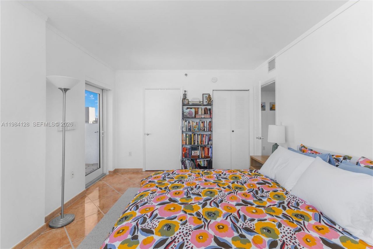 1621 Bay Rd, Unit 1202, Miami Beach, FL 33139 Photo