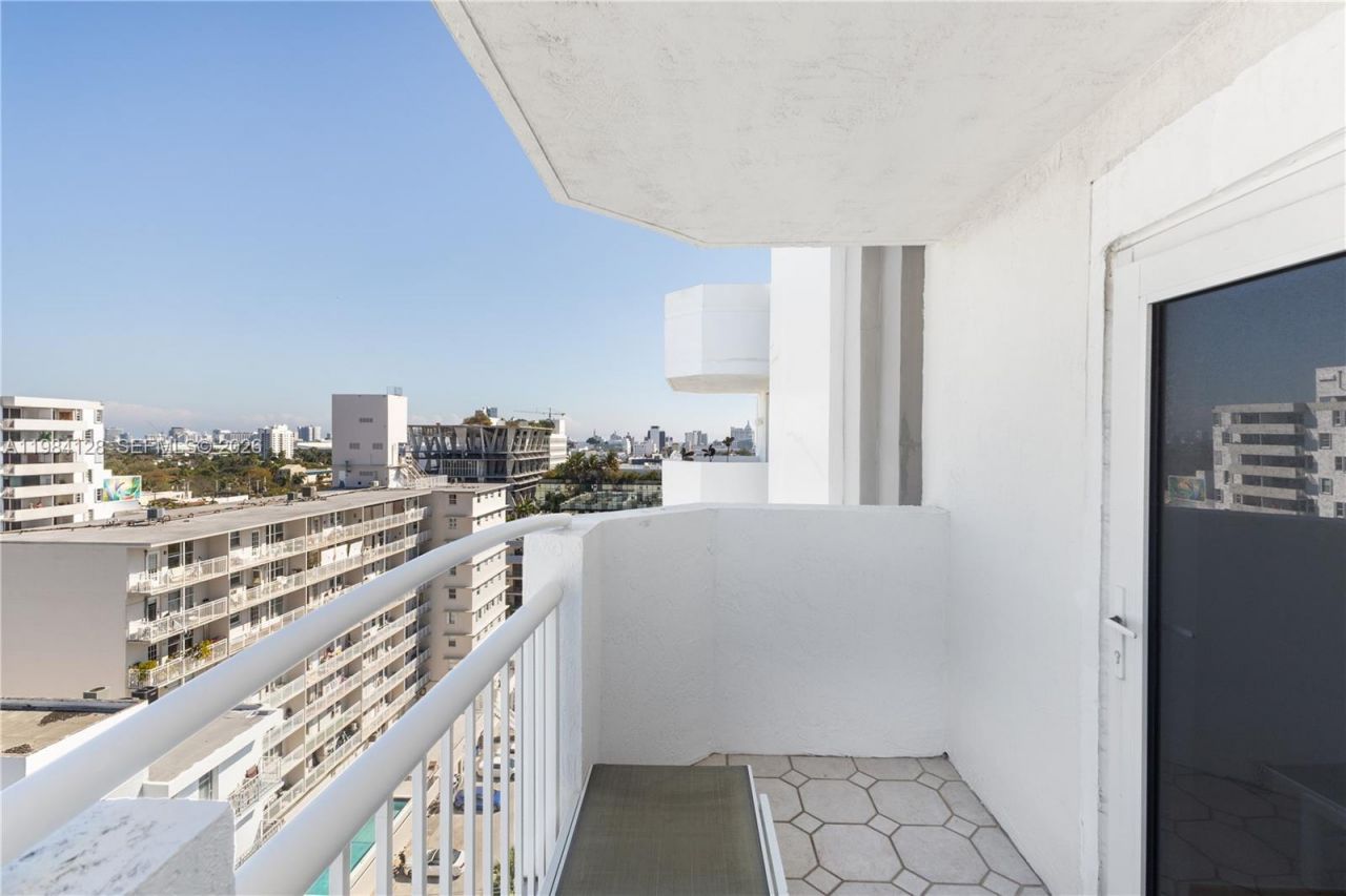 1621 Bay Rd, Unit 1202, Miami Beach, FL 33139 Photo