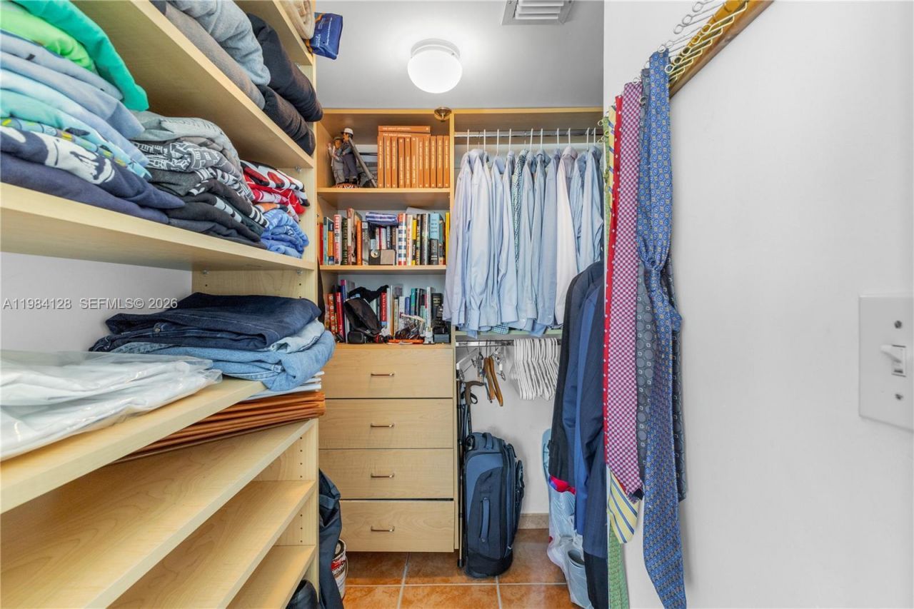 1621 Bay Rd, Unit 1202, Miami Beach, FL 33139 Photo