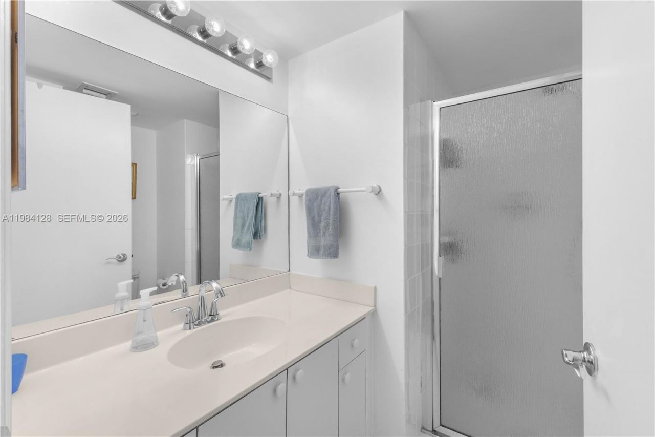 1621 Bay Rd, Unit 1202, Miami Beach, FL 33139 Photo