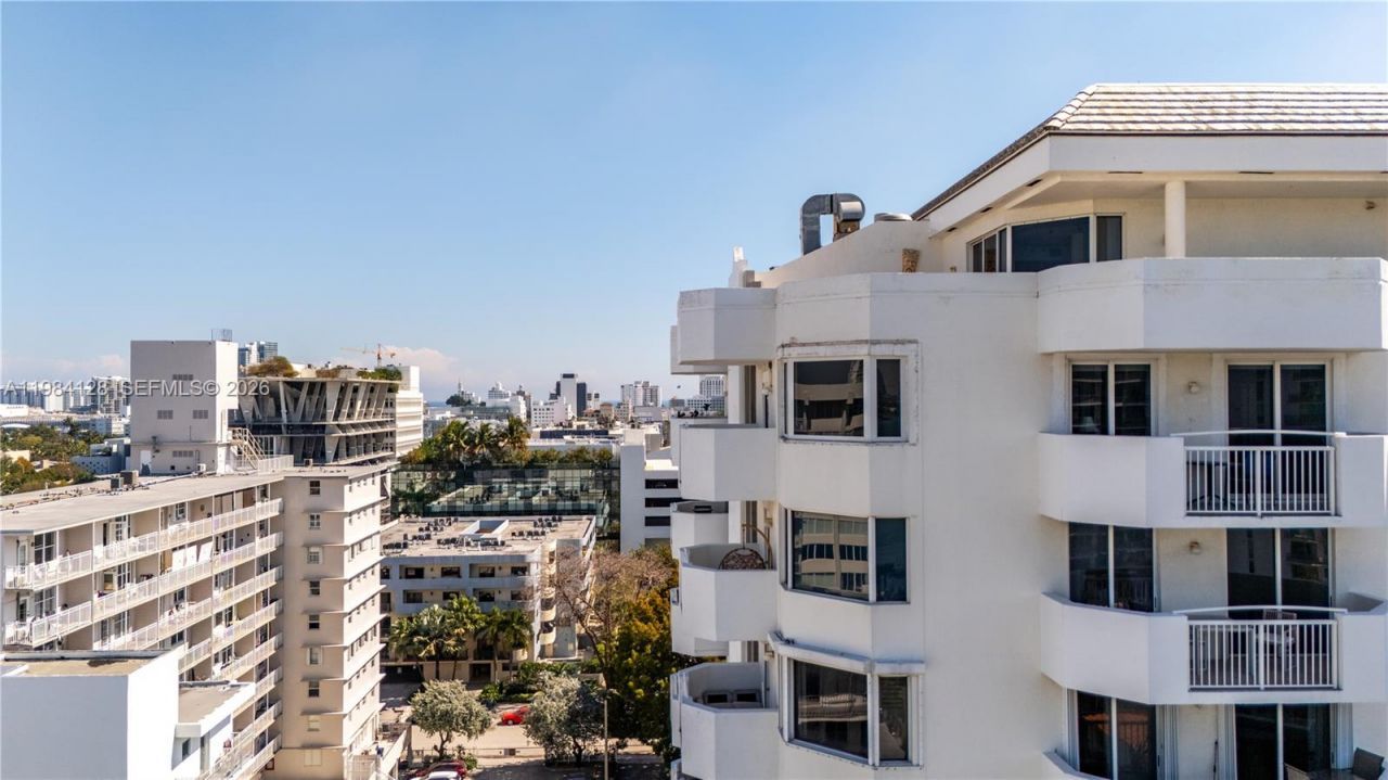 1621 Bay Rd, Unit 1202, Miami Beach, FL 33139 Photo