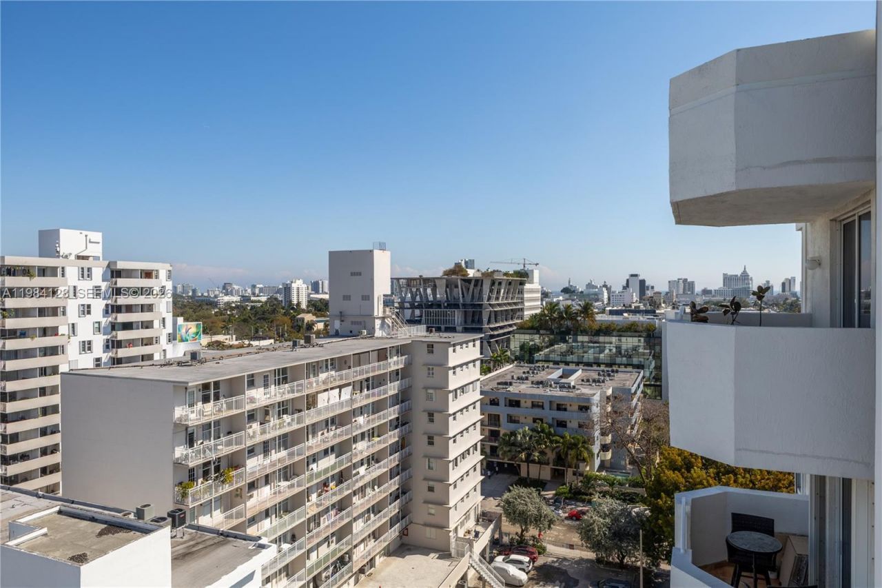 1621 Bay Rd, Unit 1202, Miami Beach, FL 33139 Photo