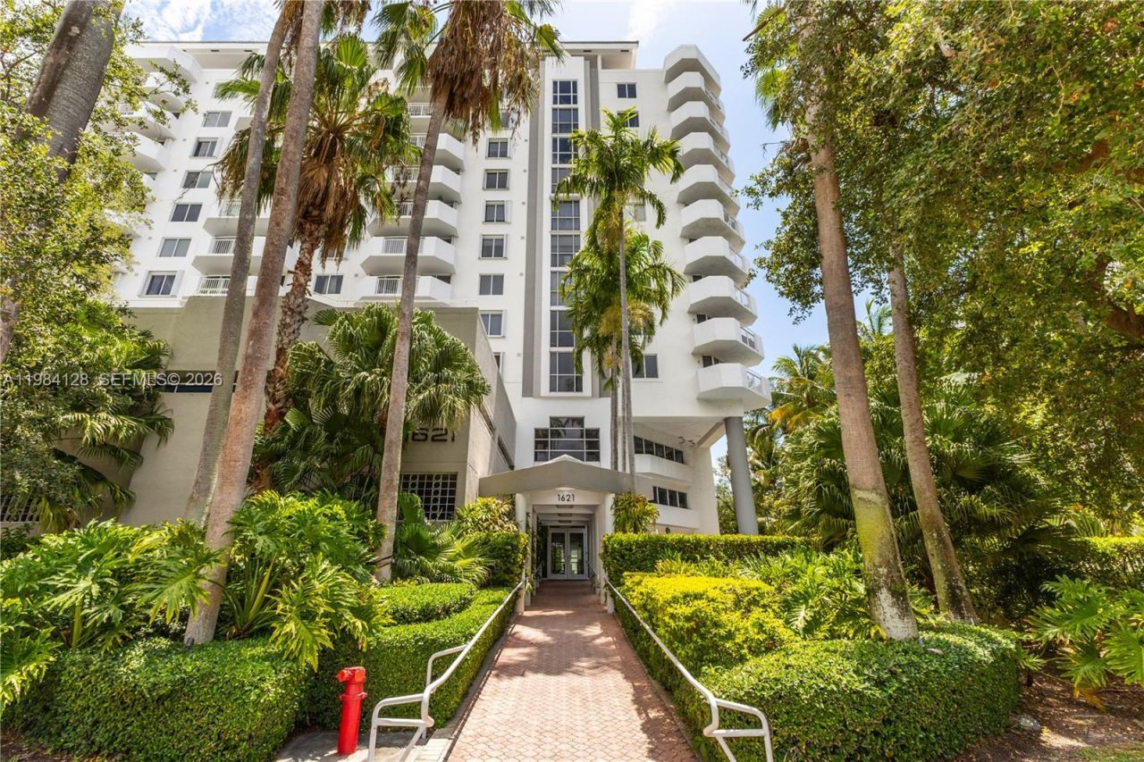 1621 Bay Rd, Unit 1202, Miami Beach, FL 33139 Photo