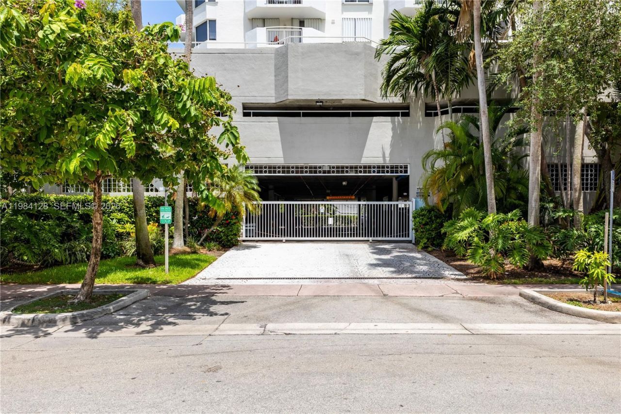 1621 Bay Rd, Unit 1202, Miami Beach, FL 33139 Photo