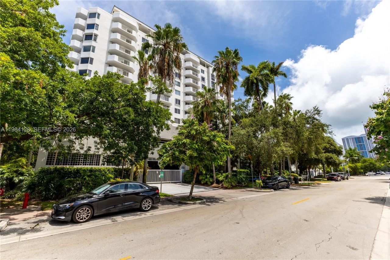 1621 Bay Rd, Unit 1202, Miami Beach, FL 33139 Photo