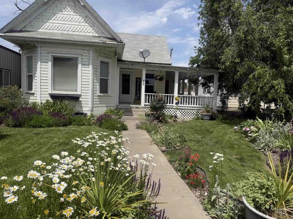 86 W 1st Ave, Glenns Ferry, ID 83623