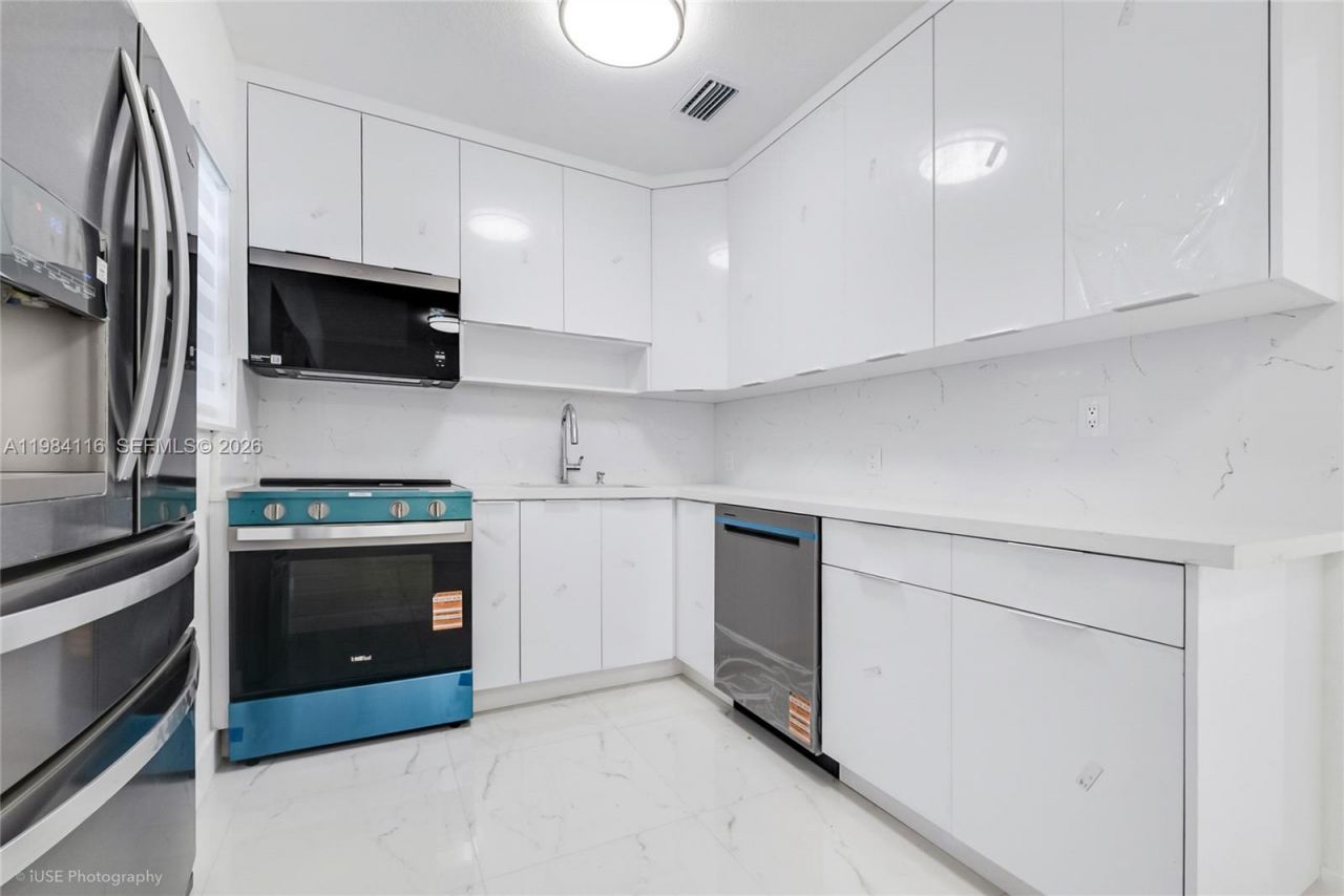 6337 SW 11th St, West Miami, FL 33144 Photo