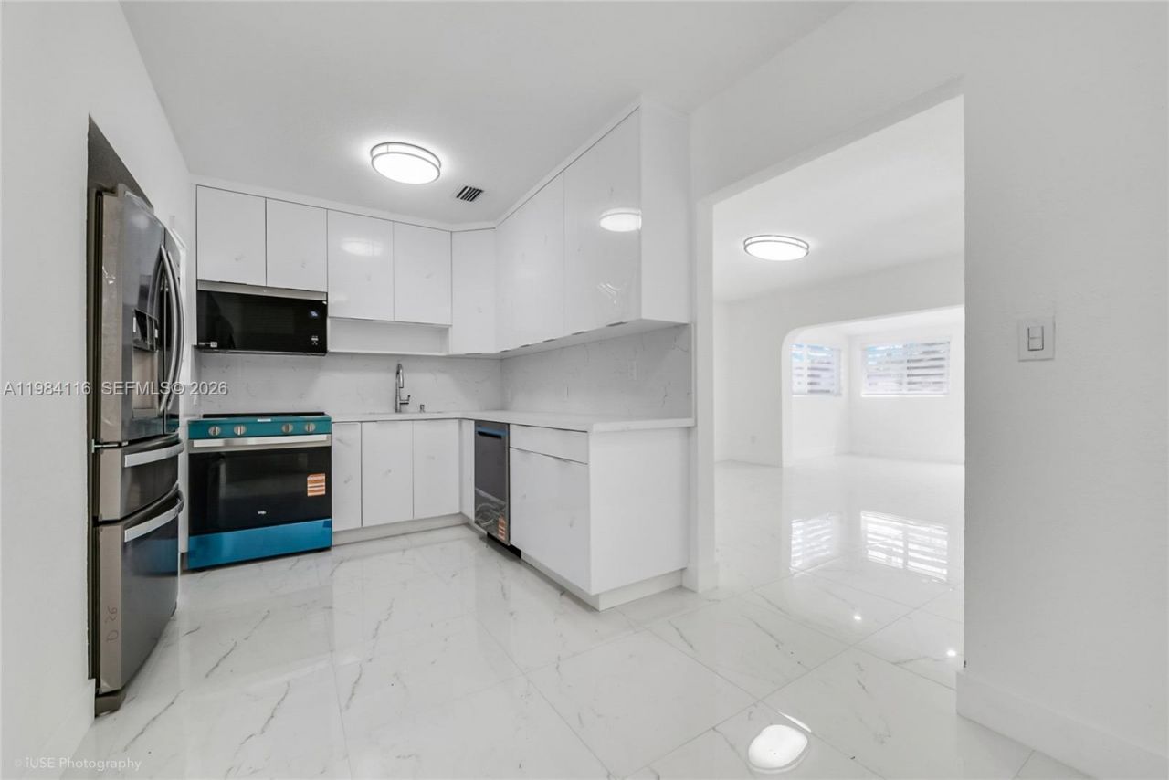 6337 SW 11th St, West Miami, FL 33144 Photo