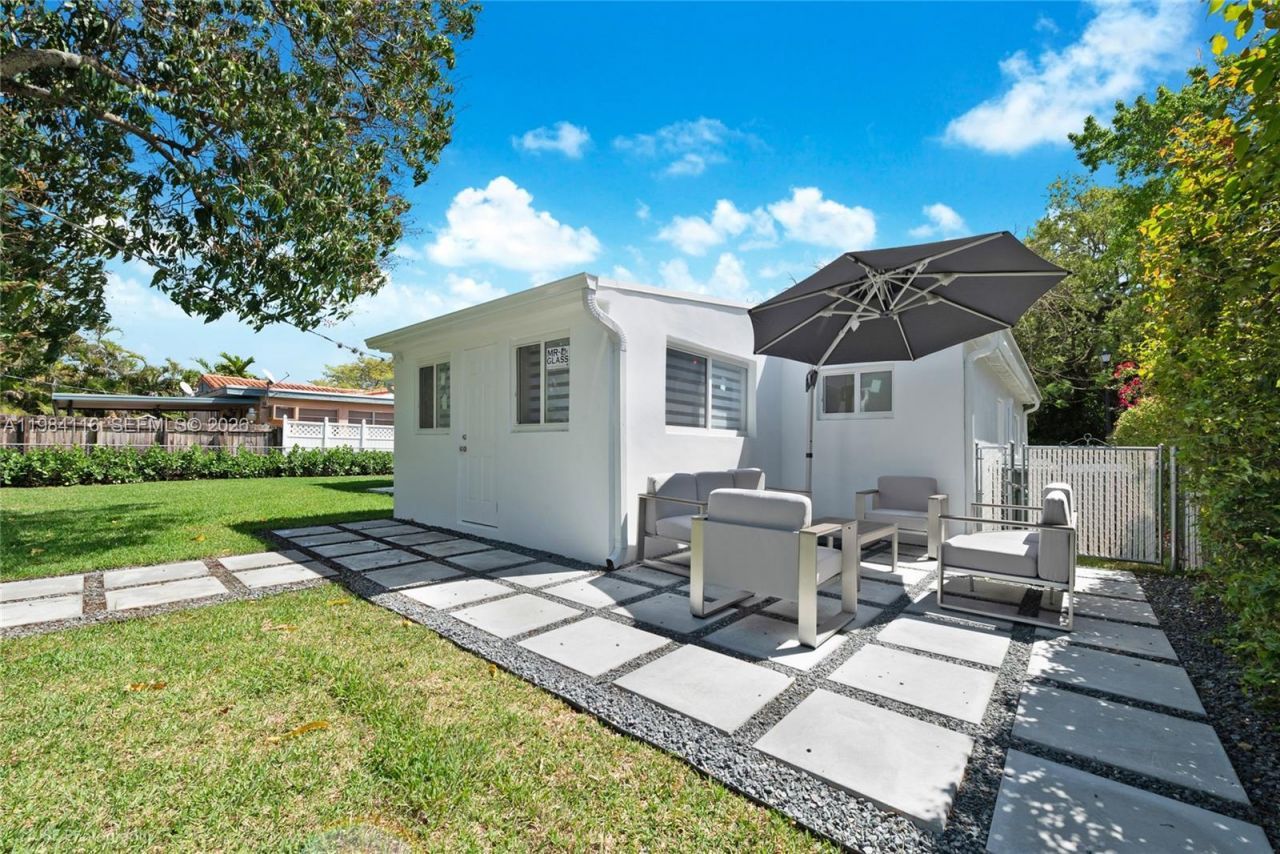 6337 SW 11th St, West Miami, FL 33144 Photo