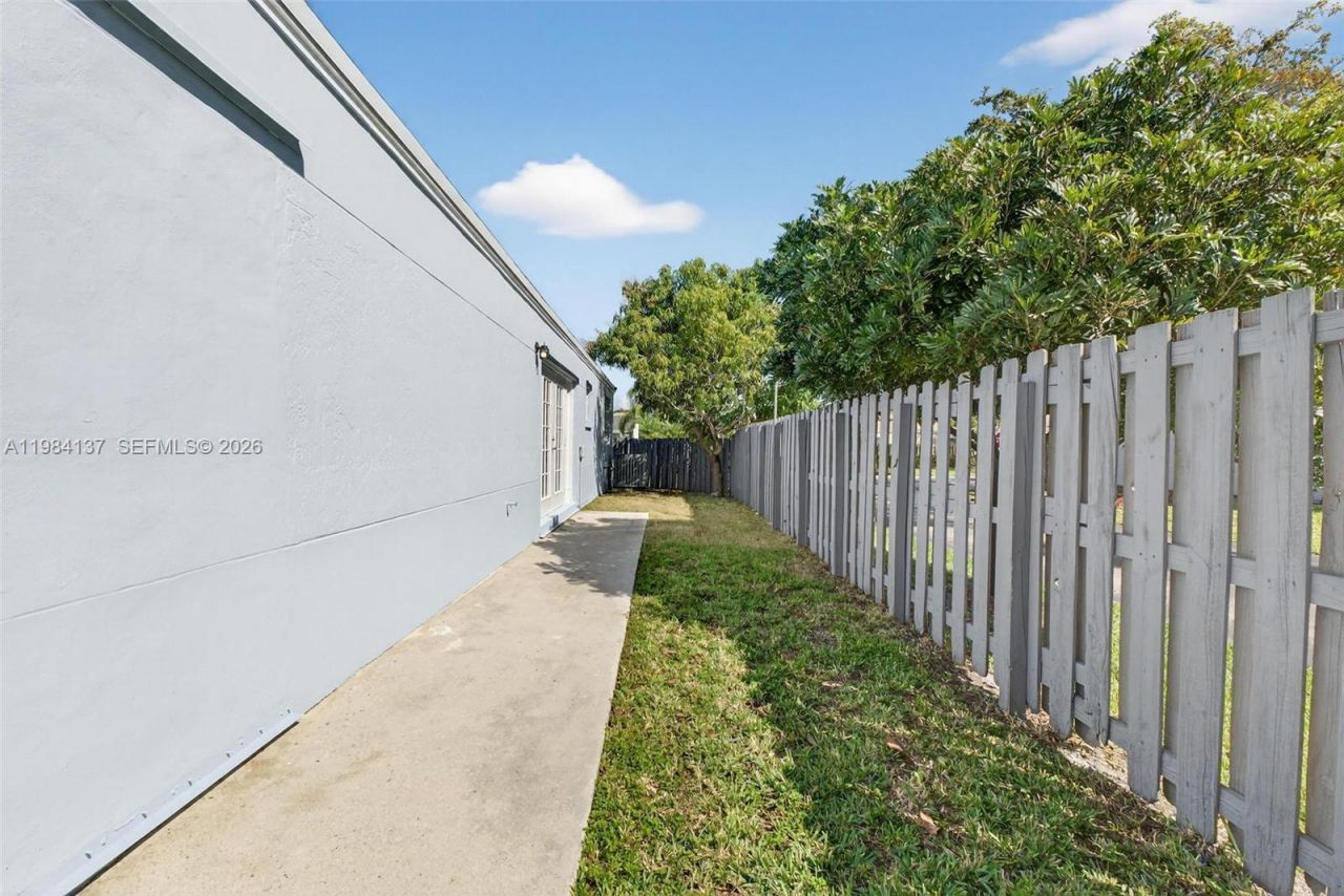 9756 SW 222nd St, Cutler Bay, FL 33190 Photo
