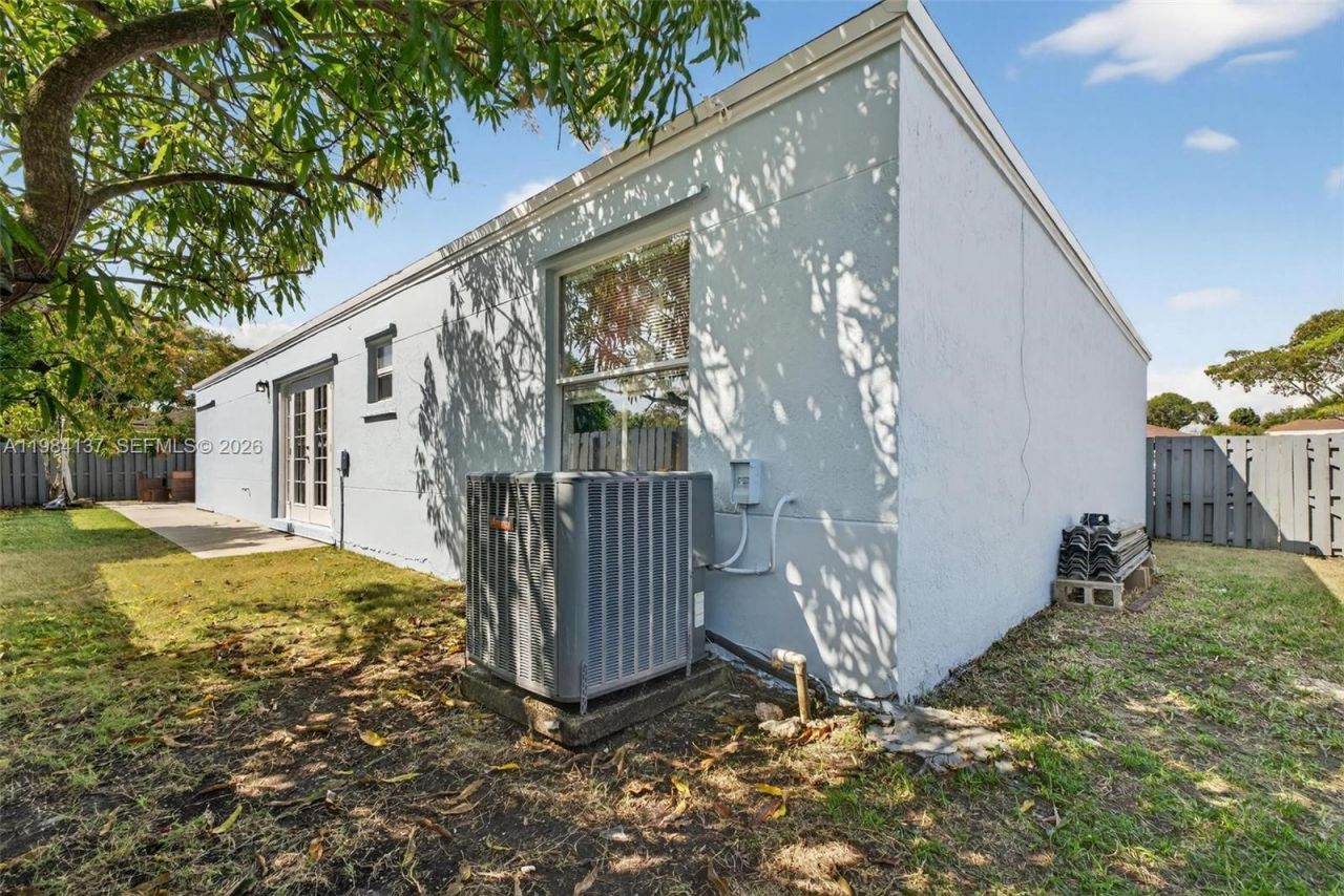 9756 SW 222nd St, Cutler Bay, FL 33190 Photo