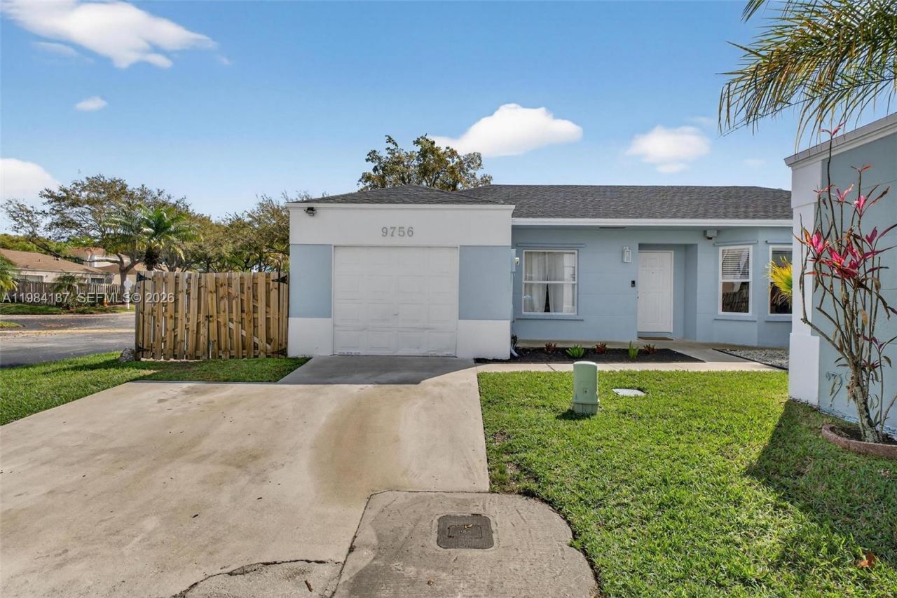 9756 SW 222nd St, Cutler Bay, FL 33190 Photo
