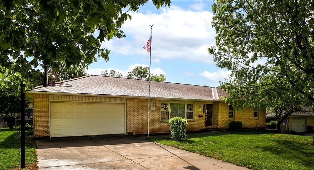 8613 N Boone Street, Kansas City, MO 64155 Main Photo