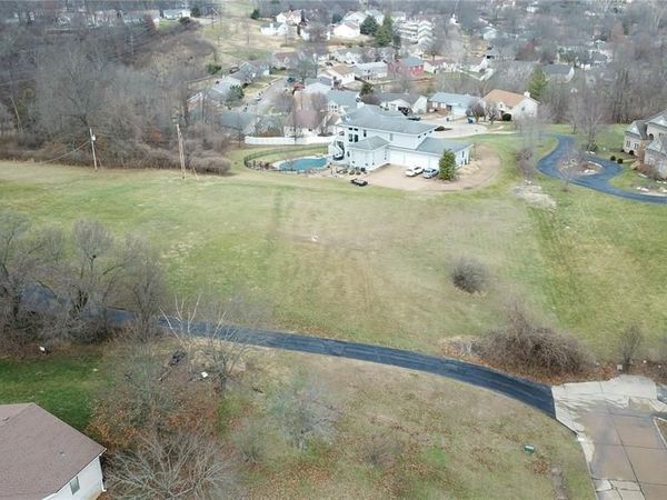 5735 Dove Meadow Lane, Oakville, MO 63129