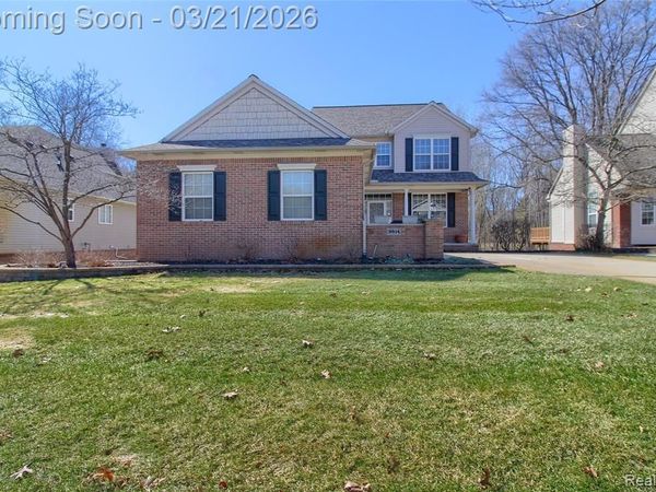 9814 Tioga Trail, Hamburg Twp, MI 48169