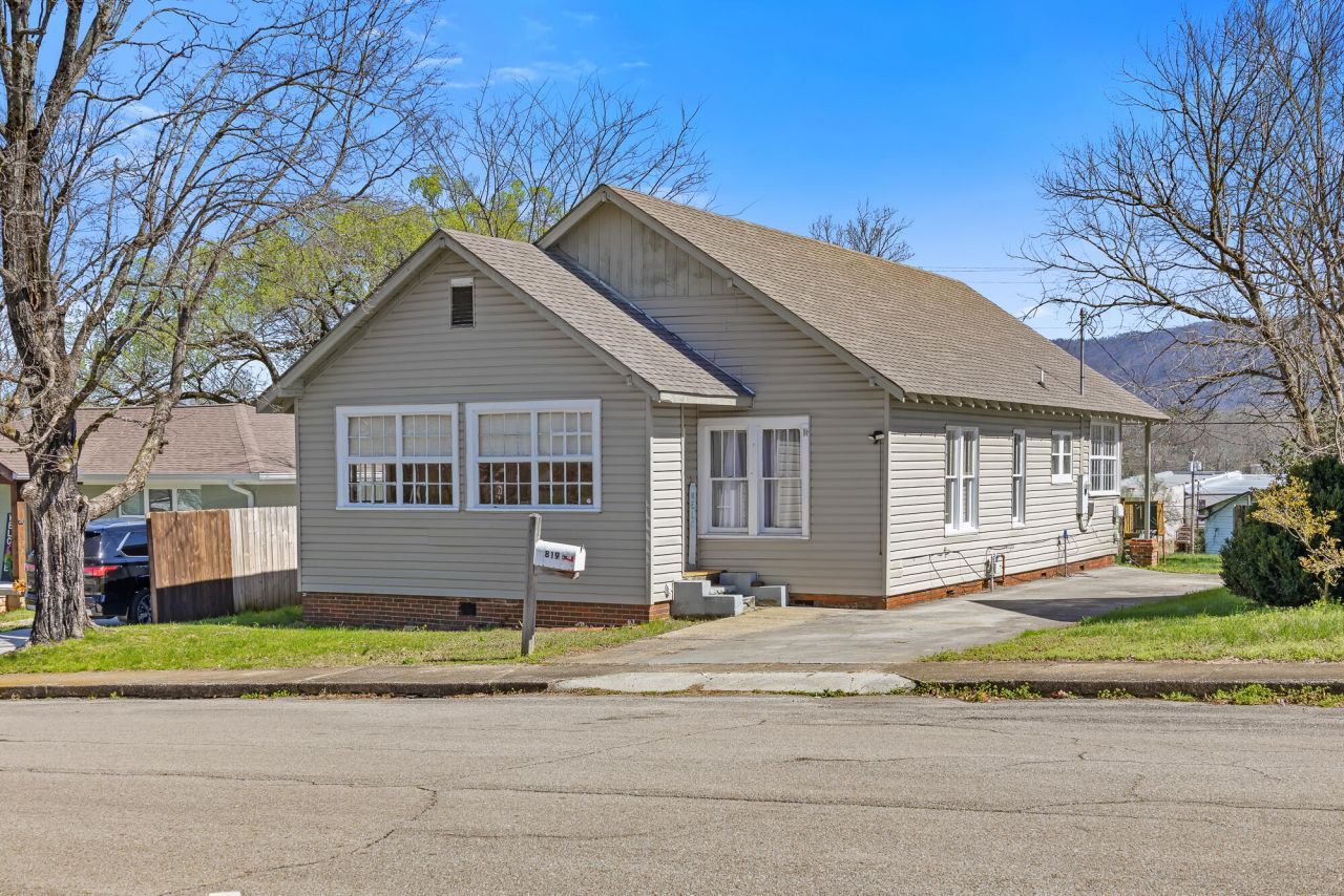 819 Washington Avenue, Etowah, TN 37331 Main Photo
