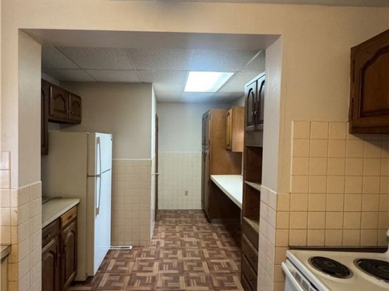 577 Rhodes Avenue, Akron, OH 44307 Photo 6