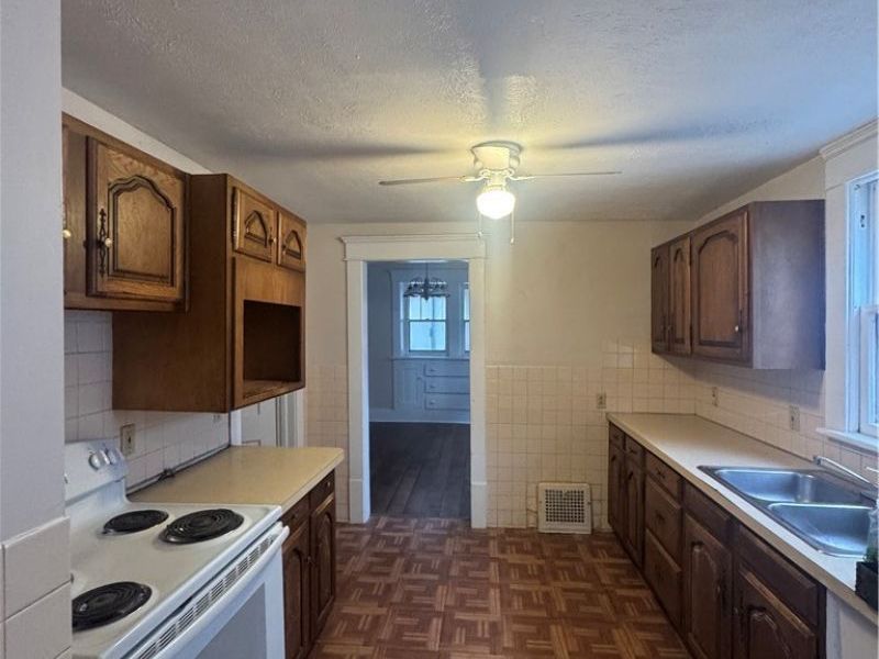 577 Rhodes Avenue, Akron, OH 44307 Photo 7