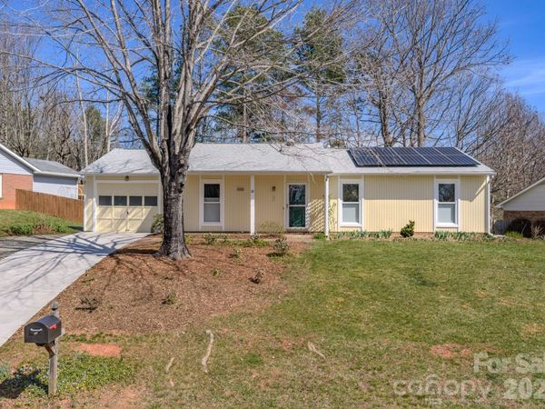 31 Knoll Ridge Drive, Asheville, NC 28804